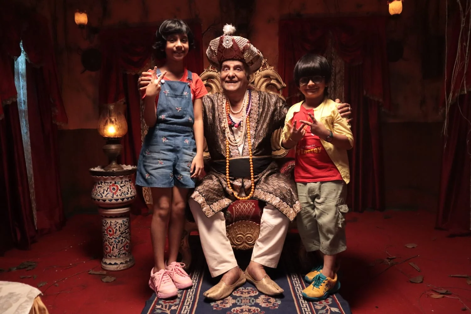 ‘সাহেব রাজার বাড়ি’ ছবির টিজার ও মিউজিক লঞ্চ, জমকালো অনুষ্ঠানে টলিউড তারকারা