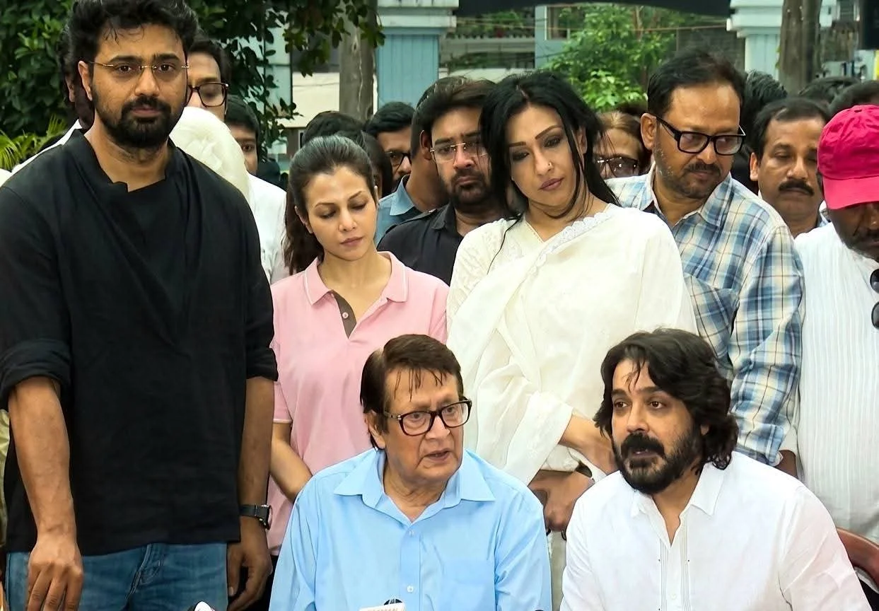 “রাহুল এই পরিবারটাকে এক করে দিয়ে গেছে… উপর থেকে সে নিশ্চয়ই সব দেখছে, আর আমরা তার জন্য এই ঐক্য ধরে রাখব”—দৃঢ় অবস্থান নিল আর্টিস্ট ফোরাম।